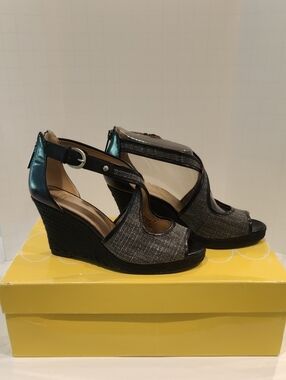 Circa Joan & David CJNandie Women’s Metallic Gray & Black  Wedge Sandals.